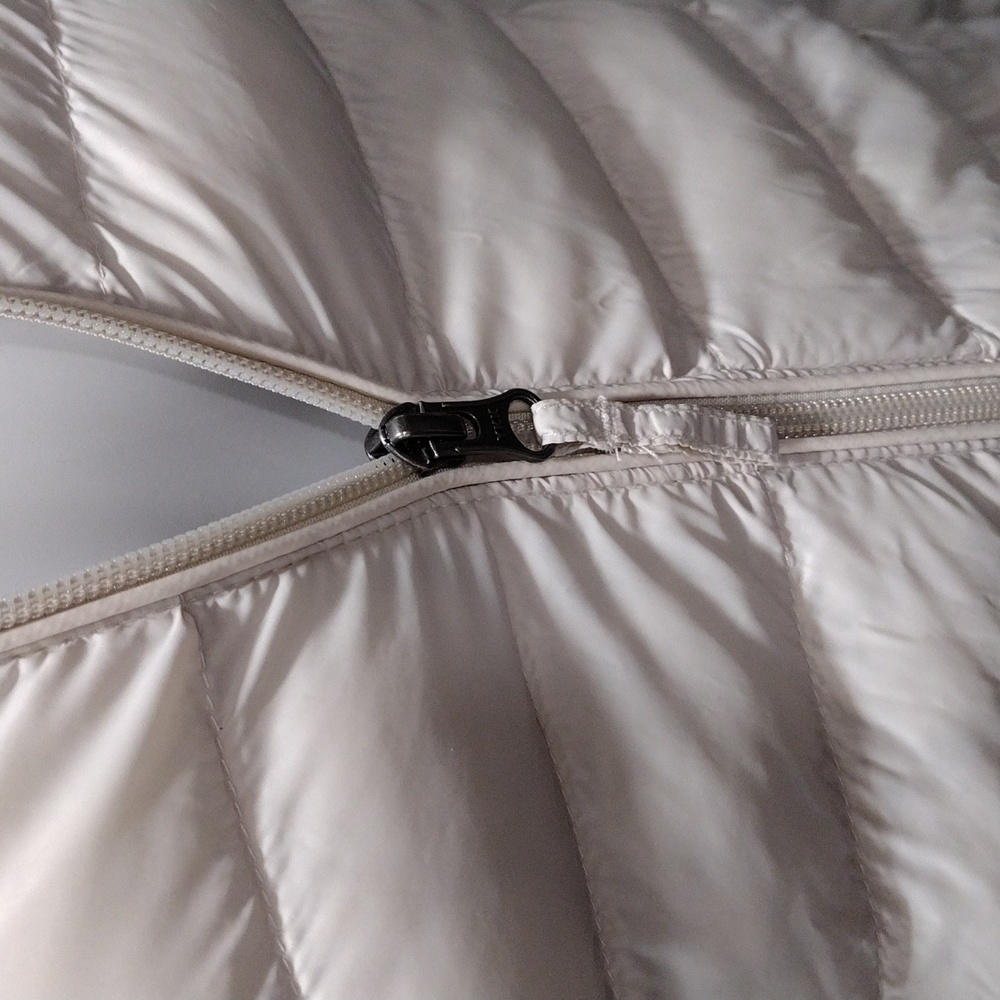 Amazon Essentials Cream Colored Puffer Jacket. Xs - image 6